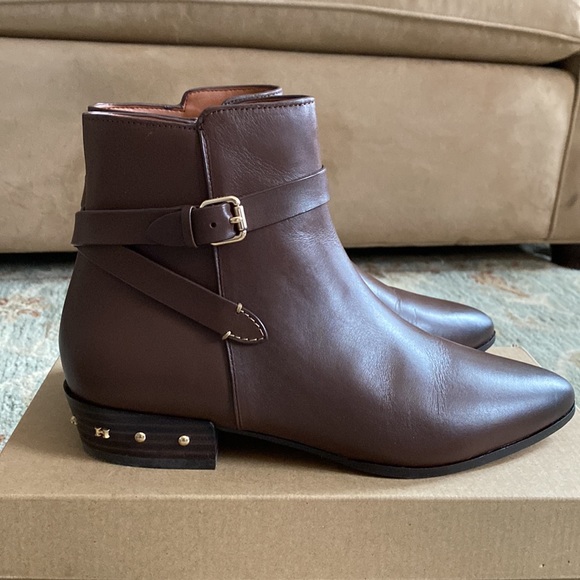 ✖️SOLD✖️Like-New Leather Coach Zip-up Booties - Brown - 7W - Picture 2 of 11